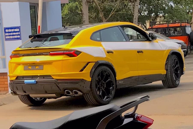 Lamborghini Urus Performante lộ diện tại trạm đăng kiểm khí thải, ngày ra mắt không còn xa - Ảnh 1.