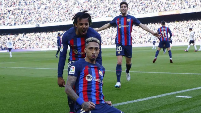 Barcelona: Nhắm mắt mà vẫn chiến thắng - Ảnh 1.