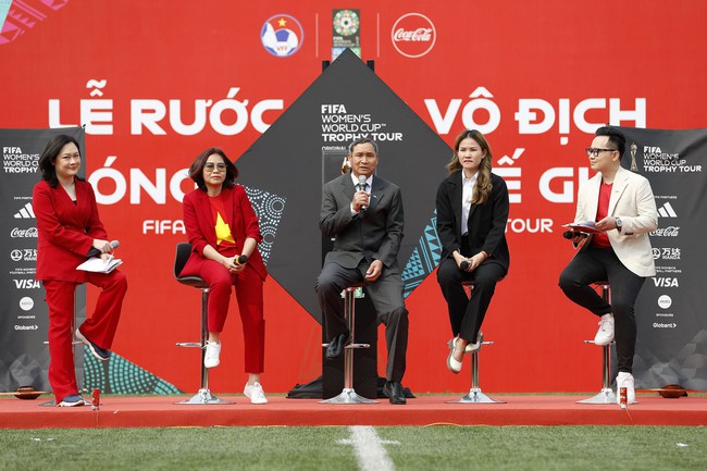 Cúp vô địch World Cup nữ đã đến Việt Nam - Ảnh 4.