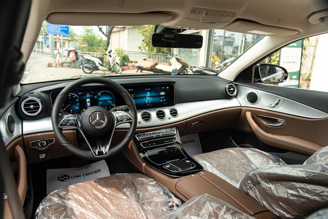 Chiếc Mercedes-Benz E 180 này sẽ giúp người mua tiết kiệm hơn 300 triệu đồng mà vẫn là chủ đầu tiên và mua được xe mới - Ảnh 8.