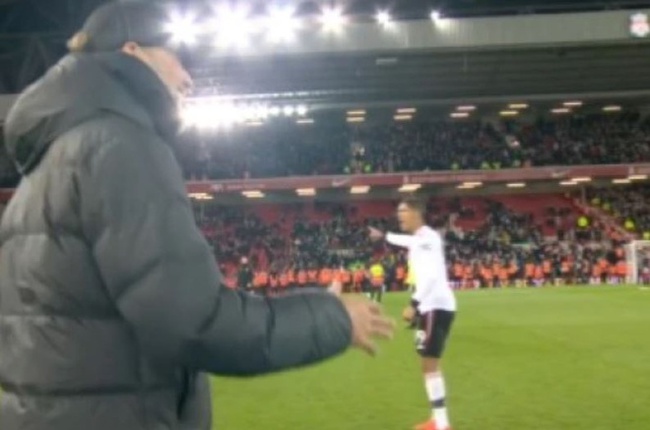 Varane quát tháo, bắt đồng đội xin lỗi khán giả sau trận thua thảm trước Liverpool - Ảnh 2.