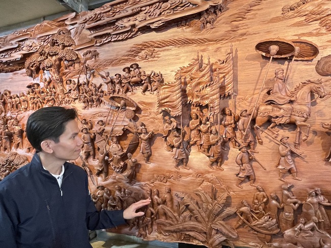 Nghệ nhân tranh gỗ kể về quá trình thực hiện tác phẩm kỷ lục Việt Nam - Ảnh 4.