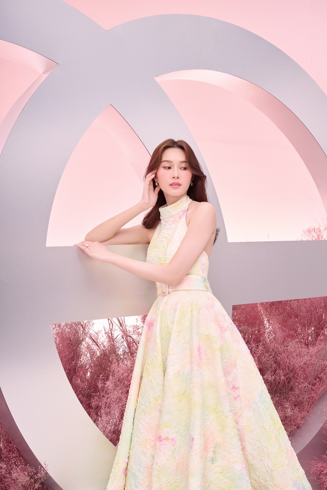 Tình chị em thân thiết của Hoa hậu Đặng Thu Thảo và 'bà trùm thời trang' Lưu Nga - Ảnh 7.