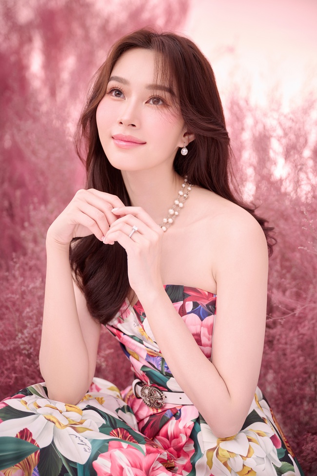 Tình chị em thân thiết của Hoa hậu Đặng Thu Thảo và 'bà trùm thời trang' Lưu Nga - Ảnh 6.
