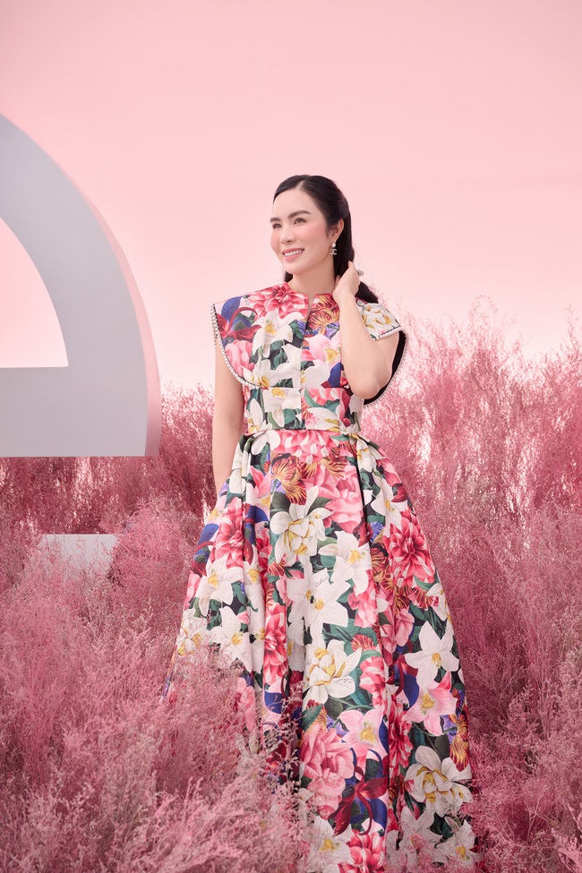 Tình chị em thân thiết của Hoa hậu Đặng Thu Thảo và 'bà trùm thời trang' Lưu Nga - Ảnh 9.