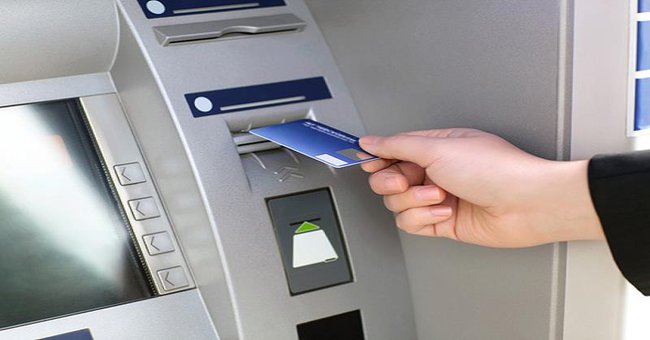 Ngân hàng Mỹ báo động vì chiêu dùng keo dán đánh cắp tiền tại ATM: Đi rút tiền mà gặp dấu hiệu này thì dừng lại ngay! - Ảnh 1.