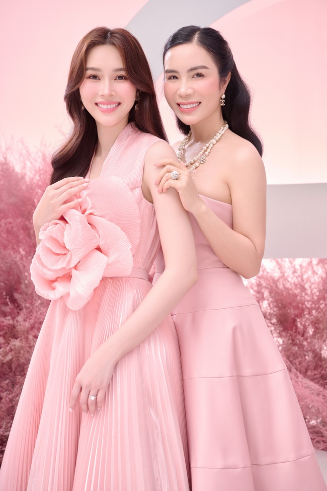 Tình chị em thân thiết của Hoa hậu Đặng Thu Thảo và 'bà trùm thời trang' Lưu Nga - Ảnh 1.