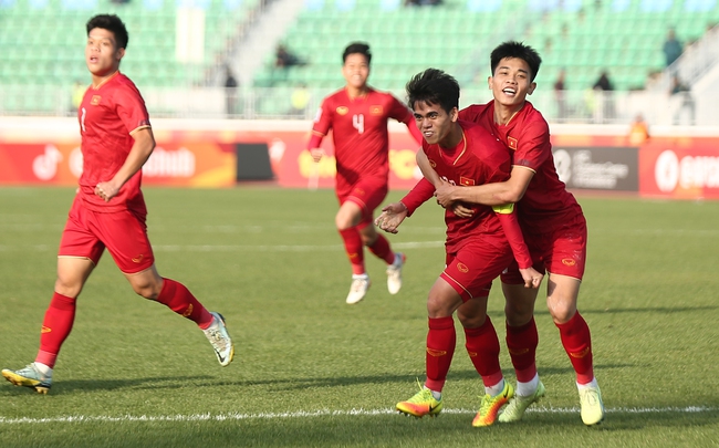Bóng lăn trên bàn phím: Bị loại khỏi U20 châu Á, CĐV Indonesia vui vẻ hẹn Việt Nam tại sân bay - Ảnh 1.