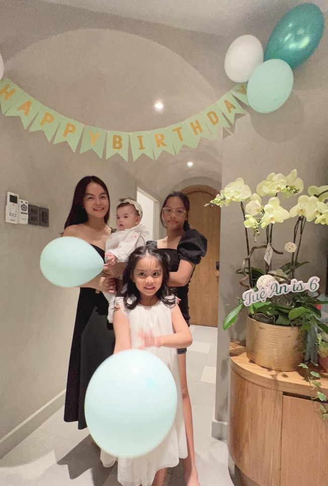 Phạm Quỳnh Anh và Quang Huy tổ chức sinh nhật cho con gái, một nhân vật xuất hiện gây chú ý - Ảnh 2.
