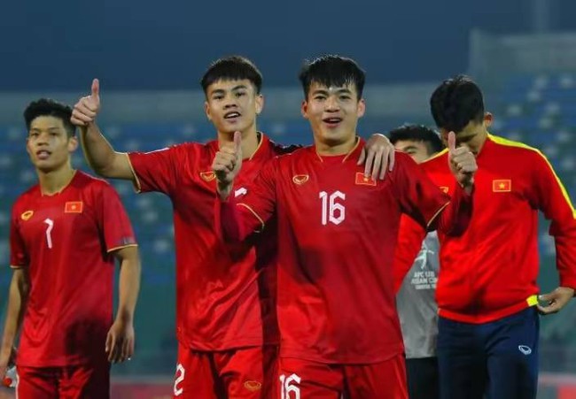 Sau thất bại nghiệt ngã của đội U20, bóng đá Việt Nam cần thêm chiến lược mạo hiểm của bầu Đức? - Ảnh 1.