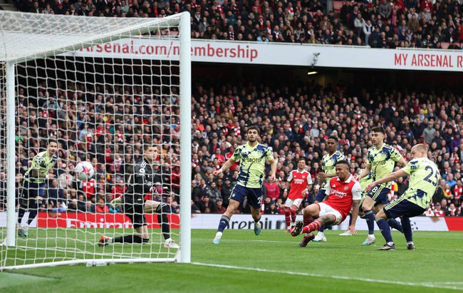 Jesus tỏa sáng rực rỡ ngày trở lại, Arsenal thắng tưng bừng Leeds - Ảnh 3.