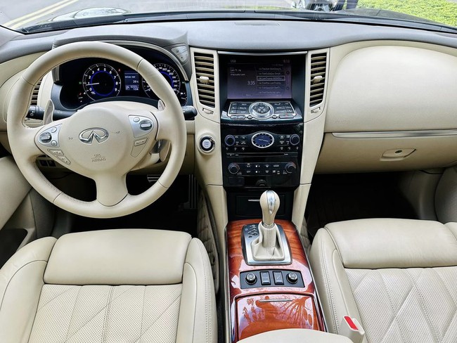 Hàng hiếm Infiniti QX70 lên sàn xe cũ, người bán chia sẻ: ‘Bán rẻ gấp 4 lần giá mua mới dù mỗi năm chỉ chạy 11.000km’ - Ảnh 5.