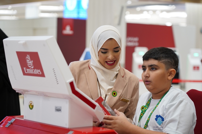 Hơn 24.000 tiếp viên, nhân viên Emirates hoàn thành khóa đào tạo về bệnh khuyết tật tiềm ẩn trước Ngày Tự kỷ Thế giới - Ảnh 1.