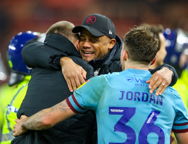 Burnley trở lại Premier League: Kompany, sự pha trộn Guardiola và Simeone - Ảnh 1.