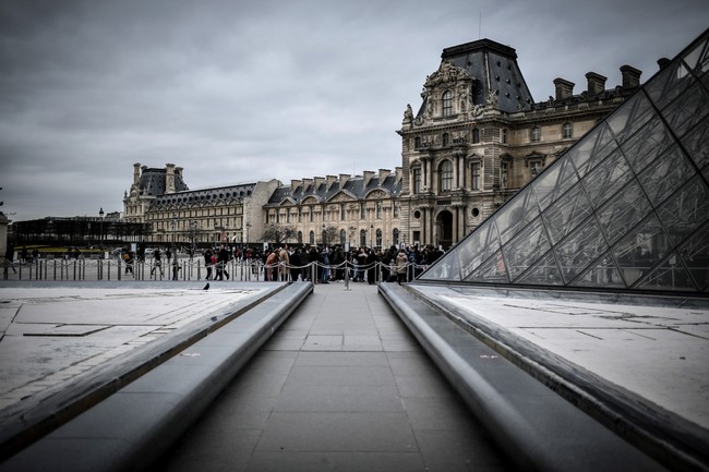 Bảo tàng Louvre - viên kim cương giữa lòng nước Pháp - Ảnh 2.
