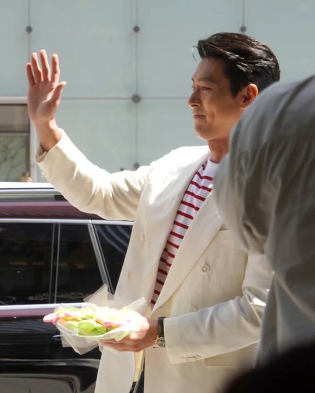 Hyun Bin bị chê ngoại hình xuống cấp với loạt hình &quot;chất lượng cao&quot; tại sự kiện, nhìn sang ảnh do &quot;team qua đường&quot; chụp lại khác xa - Ảnh 4.