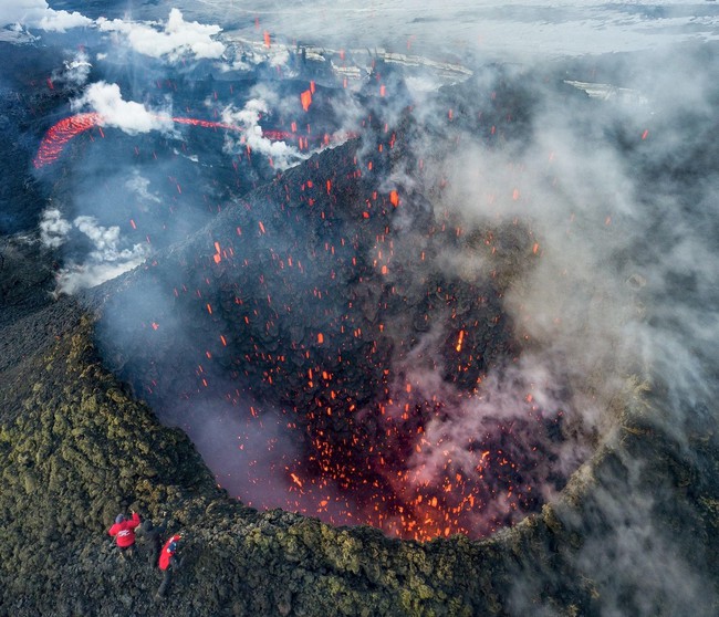 Nga: Núi lửa phun trào tại Kamchatka, đe dọa hoạt động hàng không - Ảnh 1.