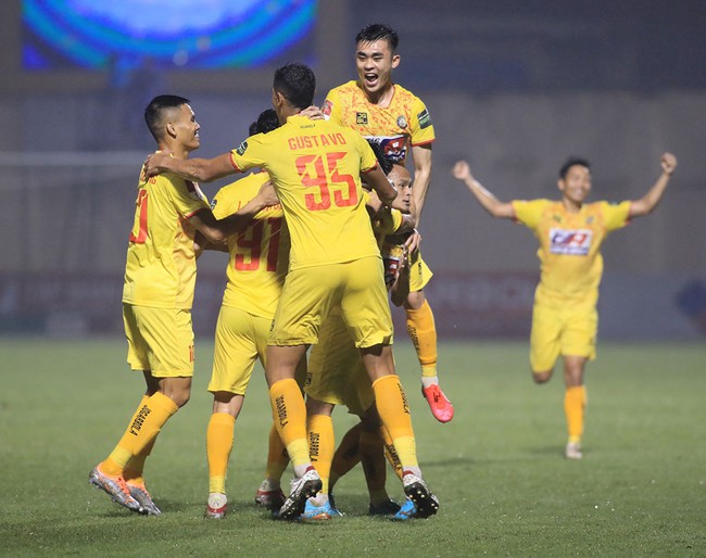 Vòng 6 Night Wolf V-League 2023: Thanh Hóa bay cao cùng HLV Popov - Ảnh 1.