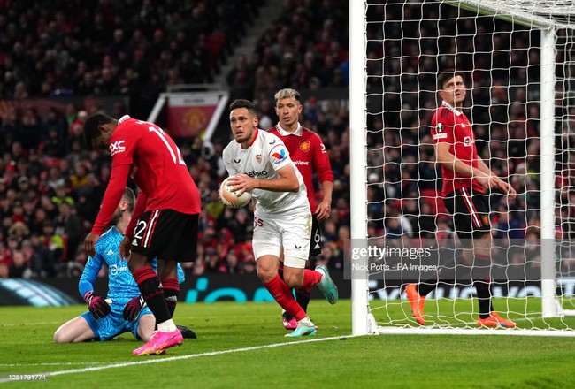 Maguire phản lưới trong ngỡ ngàng, Man United nhận kết quả đau đớn tại Europa League - Ảnh 2.