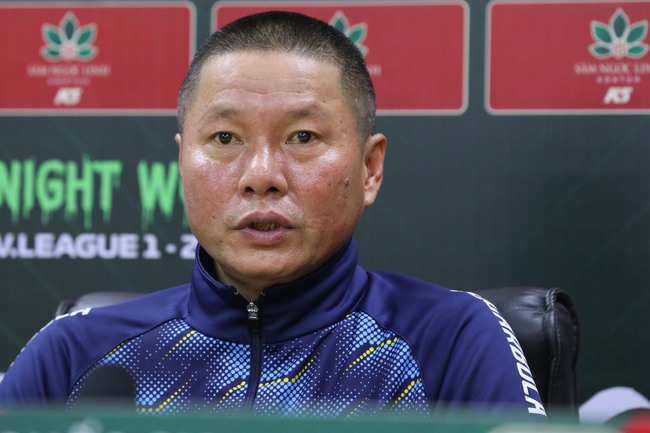 Trọng tài V.League lại bị réo tên, HLV Hải Phòng tố bàn thắng của Văn Quyết đến từ tiếng còi sai - Ảnh 2.