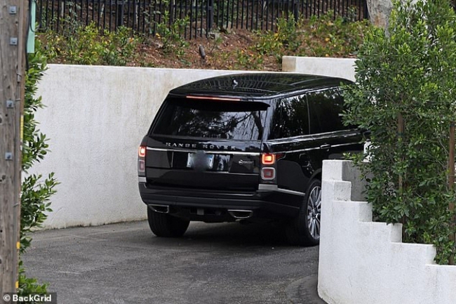 Kylie Jenner lái xe tới nhà riêng của Timothee Chalamet, xác nhận tin đồn hẹn hò? - Ảnh 2.