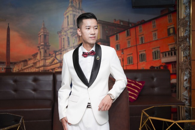 Ca sĩ Đình Thuỵ và đạo diễn Tạ Huy Cường 'bắt tay' làm phim ca nhạc 'Chạm tay vào ước mơ' - Ảnh 1.