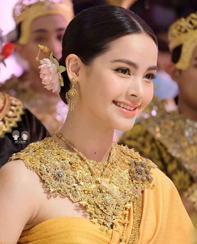 Dàn mỹ nhân Thái hóa Nữ thần Songkran năm nay: Yaya và ngọc nữ lừa đảo 1.600 tỷ quá đẹp nhưng có đọ lại Baifern Pimchanok?  - Ảnh 7.