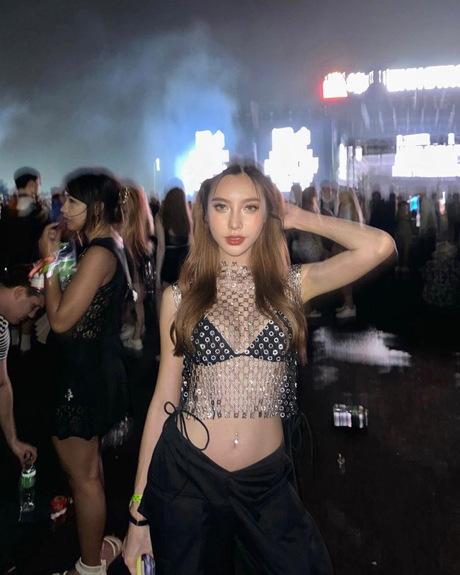 Dàn gái xinh “đại náo” lễ hội âm nhạc ở Thái Lan, hot girl đời đầu của Việt Nam cực “chiến” - Ảnh 3.