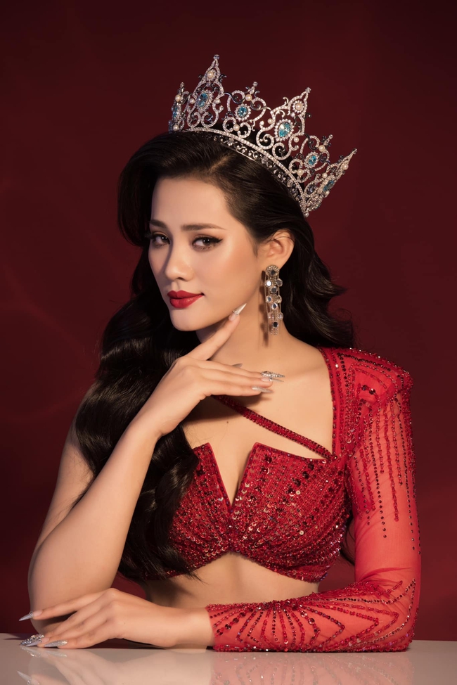 Đinh Như Phương: Xuất hiện dày đặc trên sàn diễn thời trang sau 6 tháng đăng quang Hoa hậu - Ảnh 8.