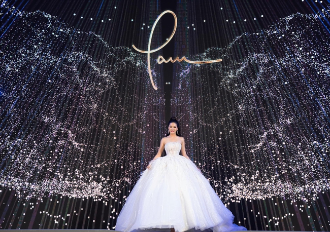 Đinh Như Phương: Xuất hiện dày đặc trên sàn diễn thời trang sau 6 tháng đăng quang Hoa hậu - Ảnh 2.