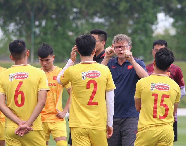 HLV trưởng đội tuyển bóng đá U22 quốc gia, Troussier: “Chúng tôi đã sai sót chiến thuật và giờ phải cải thiện năng lực cầu thủ” - Ảnh 1.