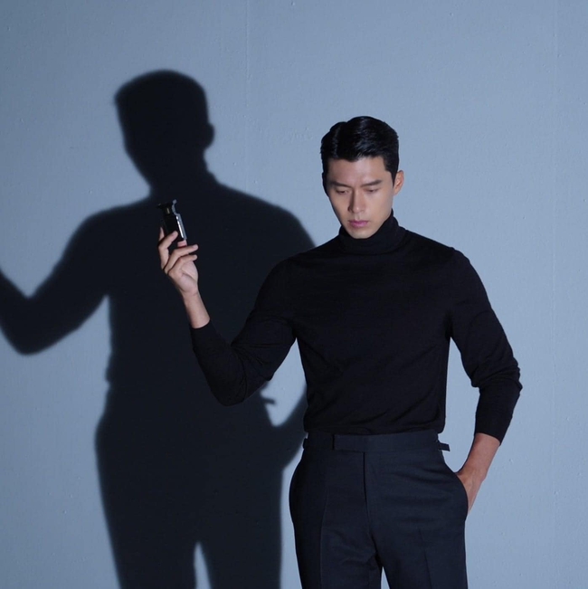 Bức ảnh cực viral của Hyun Bin, minh chứng cho ngoại hình cực phẩm đến cái bóng cũng đẹp - Ảnh 1.