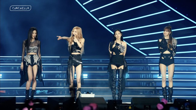 BLACKPINK chào khán giả kết thúc show