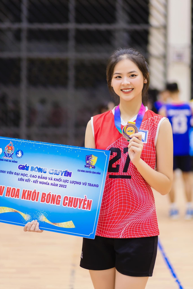 Hotgirl bóng chuyền xứ Nghệ thi Miss World Việt Nam 2023 đẹp thuần khiết, trong veo - Ảnh 4.
