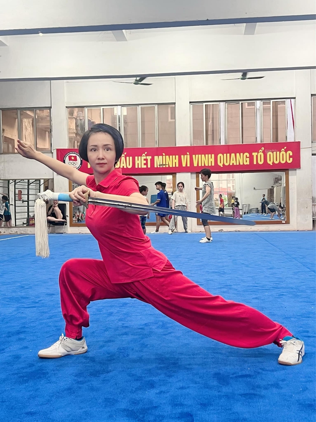 'Nữ hoàng wushu' Thúy Hiền: Nhan sắc U50 hack tuổi, tự tin khoe body nóng bỏng với bikini - Ảnh 2.