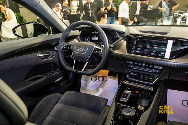 Audi RS e-tron GT giá 5,9 tỷ đồng tại Việt Nam: Sạc 5 phút đi 100km, đặt hàng 6 tháng mới có xe - Ảnh 4.