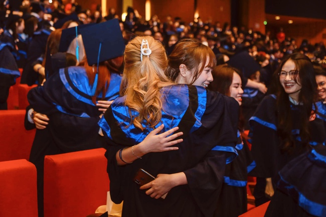 Toàn cảnh lễ trao bằng tốt nghiệp tại ngôi trường được mệnh danh &quot;Harvard của Việt Nam&quot; - Ảnh 14.