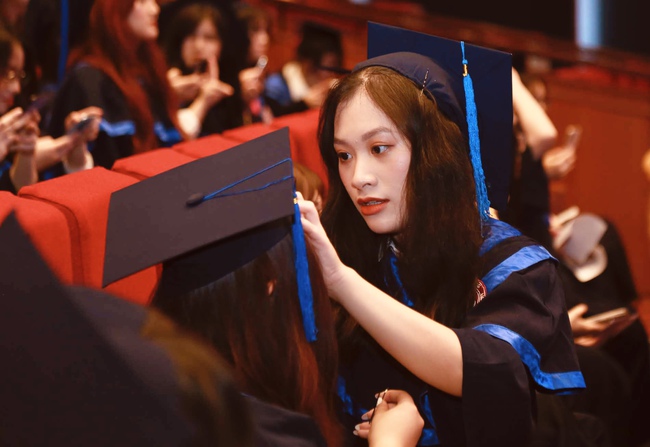 Toàn cảnh lễ trao bằng tốt nghiệp tại ngôi trường được mệnh danh &quot;Harvard của Việt Nam&quot; - Ảnh 15.