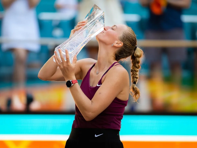 Petra Kvitvova vô địch Miami Open 2023: Cái tay trái uy lực đã trở lại - Ảnh 1.