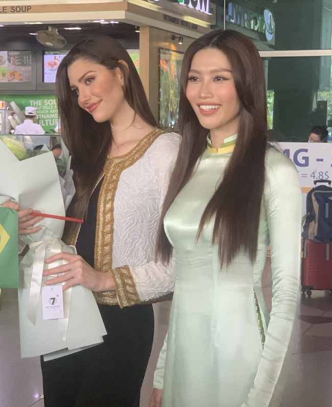 Soi cận nhan sắc Hoa hậu đẹp nhất thế giới đến Việt Nam, qua camera thường mà vẫn đẹp bất chấp - Ảnh 5.