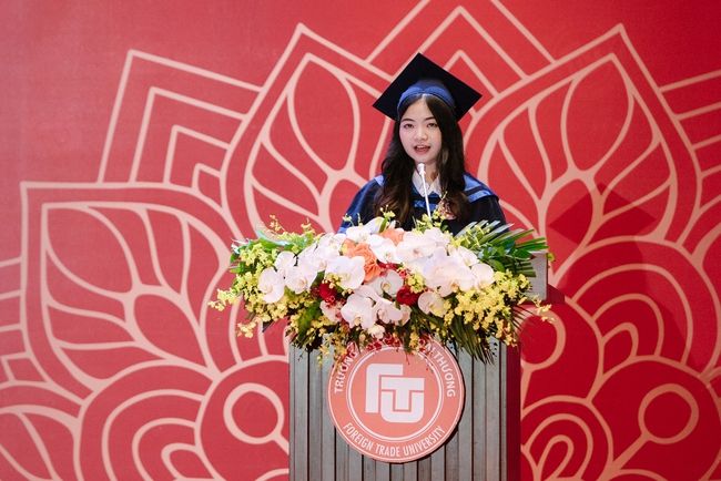 Toàn cảnh lễ trao bằng tốt nghiệp tại ngôi trường được mệnh danh &quot;Harvard của Việt Nam&quot; - Ảnh 7.