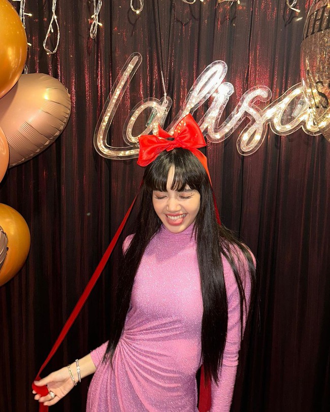 Lisa hóa công chúa trong bữa tiệc sinh nhật tại quê nhà, đọ sắc cực gắt với “đệ nhất mỹ nhân Thái Lan” - Ảnh 5.