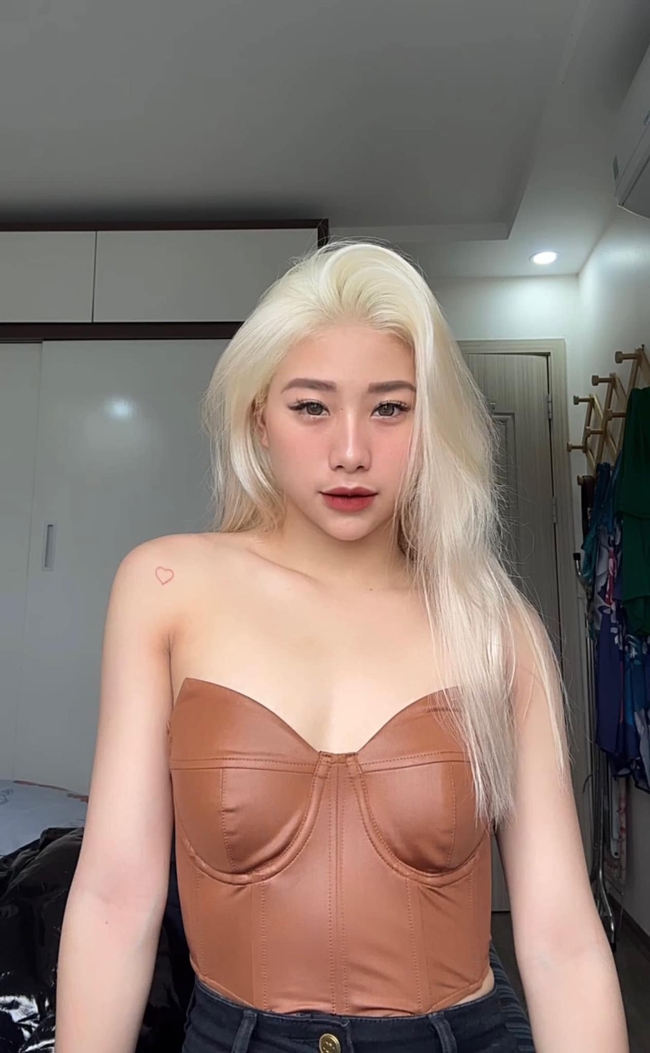 Hot girl Thể dục dụng cụ Việt Nam diện bikini cực táo bạo, lộ hình xăm ở vị trí nhạy cảm - Ảnh 6.