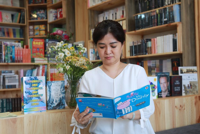 Ngày sách Thế giới 23/4 - Sách ngoại văn ở Việt Nam: Thế giới lớn trong ô cửa nhỏ - Ảnh 1.