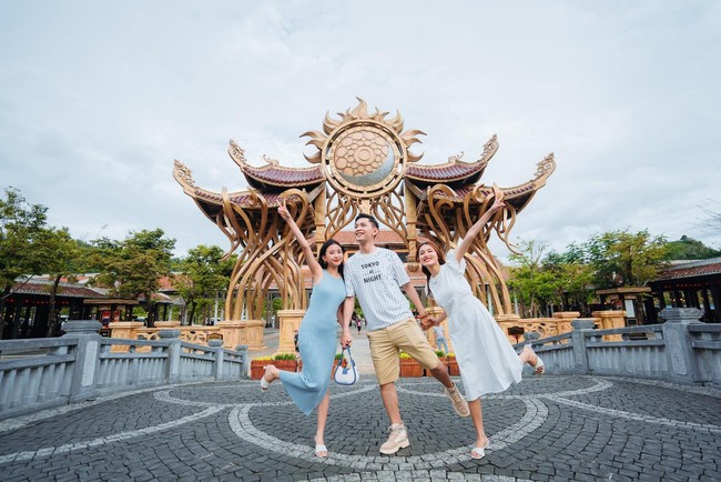 Sun World Ba Na Hills đẹp như bước ra từ cổ tích: bạn đã check-in các tọa độ này chưa? - Ảnh 1.