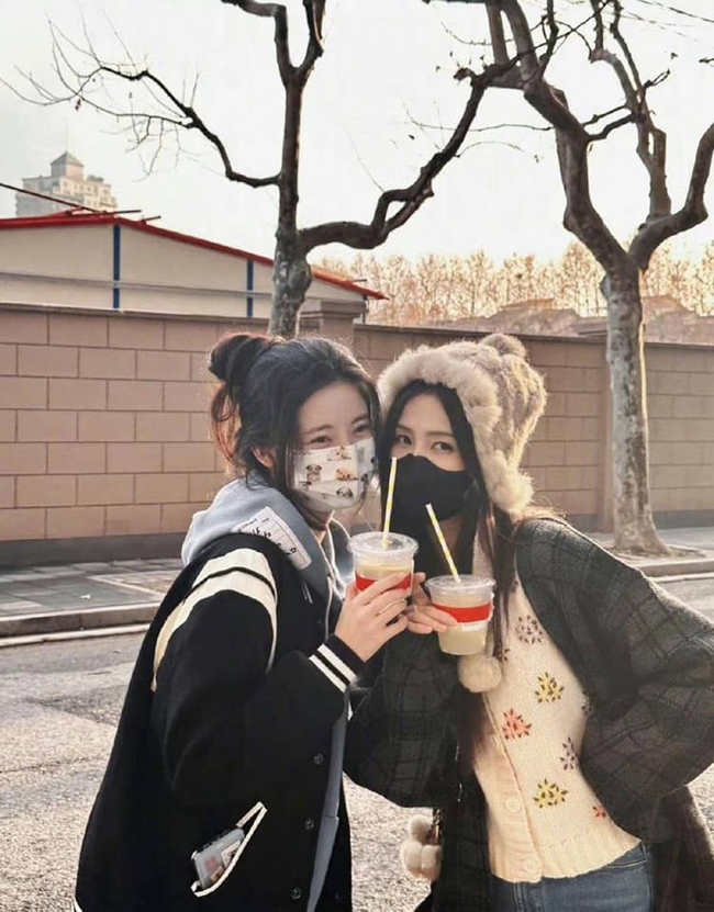 Phát sốt với cảnh 2 mỹ nữ đẹp nhất 'Trường nguyệt tẫn minh' ôm ấp thân thiết, fan đẩy thuyền rần rần trên Weibo - Ảnh 5.