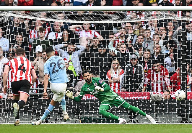 Mahrez lập hat-trick hủy diệt ở FA Cup, Man City gửi thông điệp thách thức cho Arsenal và MU - Ảnh 2.