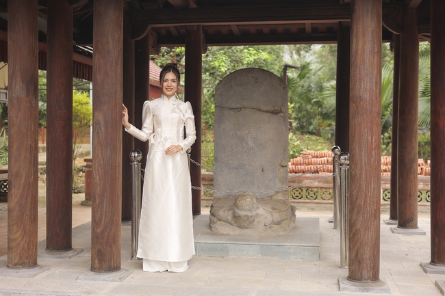 Hoa hậu du lịch Lương Kỳ Duyên ấn tượng với vẻ đẹp  Tuyên Quang - Ảnh 2.