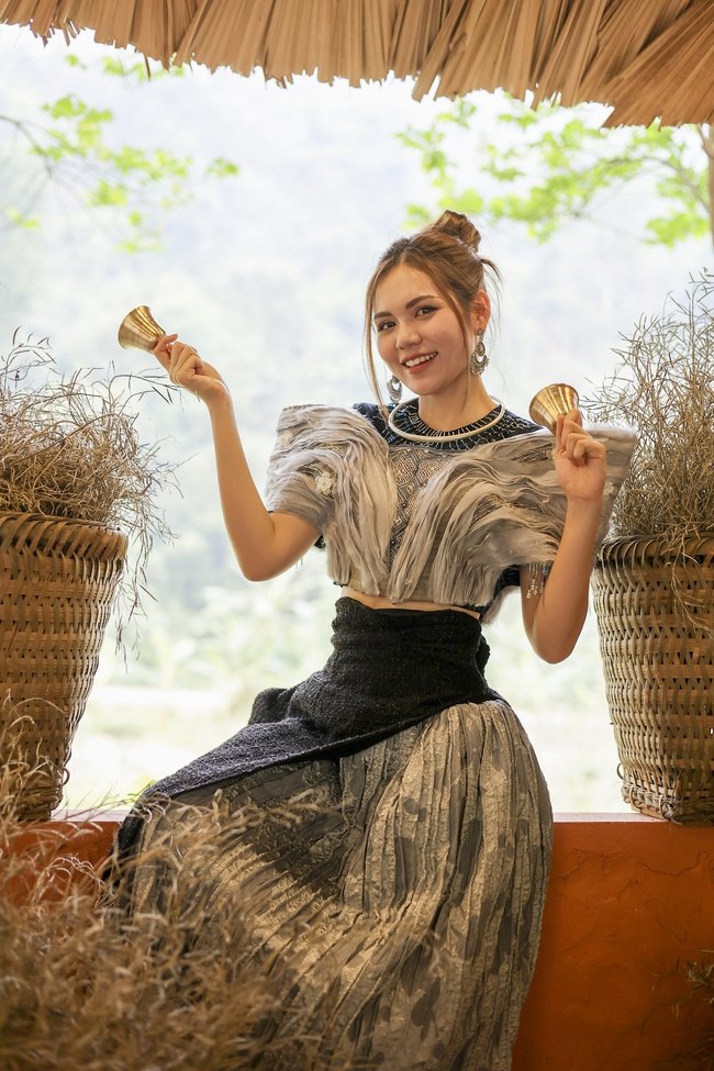Hoa hậu du lịch Lương Kỳ Duyên ấn tượng với vẻ đẹp  Tuyên Quang - Ảnh 3.