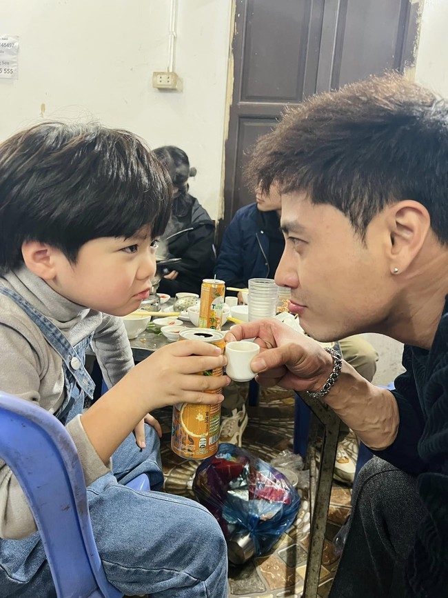 Con trai màn ảnh của Doãn Quốc Đam và Lan Phương: Chuyên làm mẫu nhí, khả năng học thoại cực siêu - Ảnh 2.